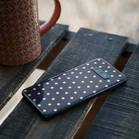 Blue and Cream Polka Dots Galaxy S10e Skin