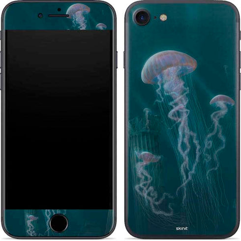 Vincent Hie Blue Jellyfish iPhone 7 Skin