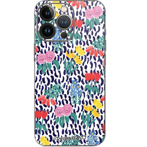Bouffants and Broken Hearts Bouquets Print iPhone 15 Pro Skin