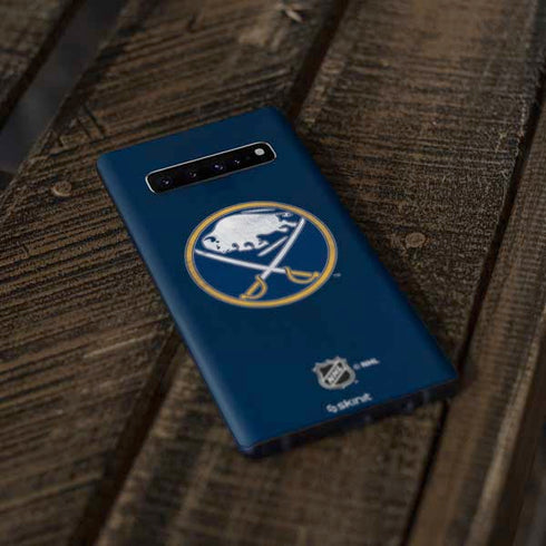 NHL Buffalo Sabres Distressed Galaxy S10 Plus Skin
