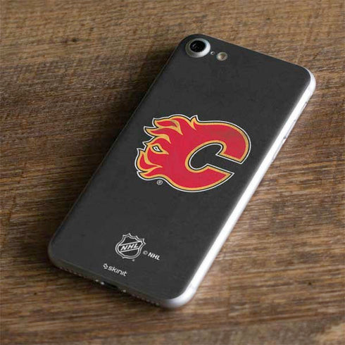 NHL Calgary Flames Distressed iPhone 7 Skin