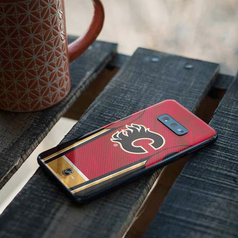 NHL Calgary Flames Home Jersey Galaxy S10e Skin