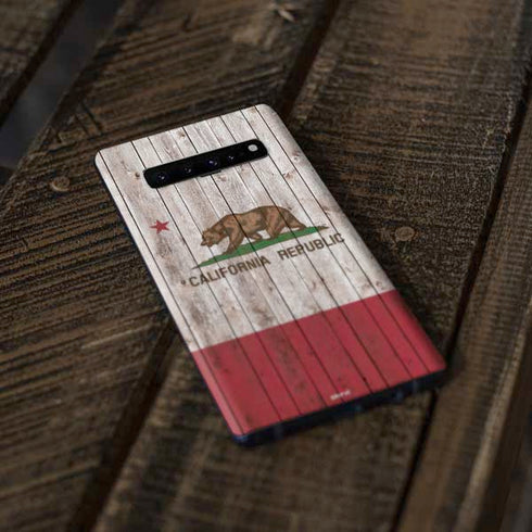 California Flag Dark Wood Galaxy S10 Plus Skin
