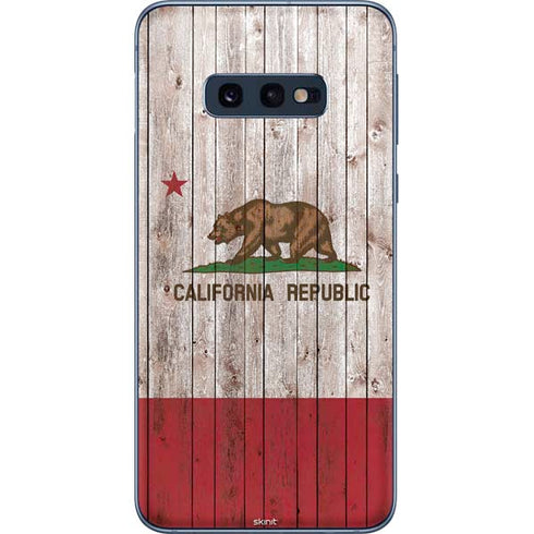 California Flag Dark Wood Galaxy S10e Skin