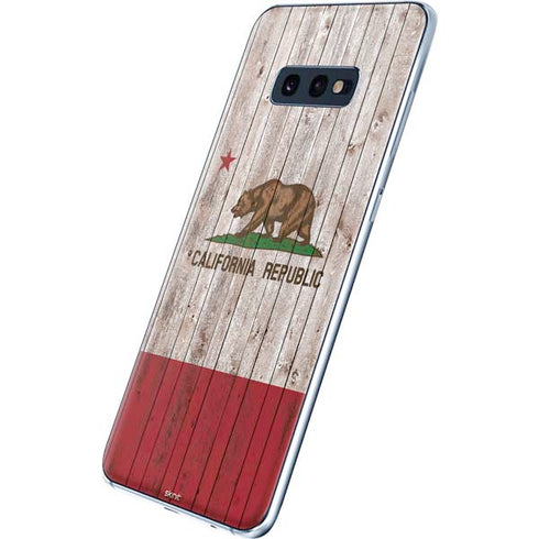 California Flag Dark Wood Galaxy S10e Skin