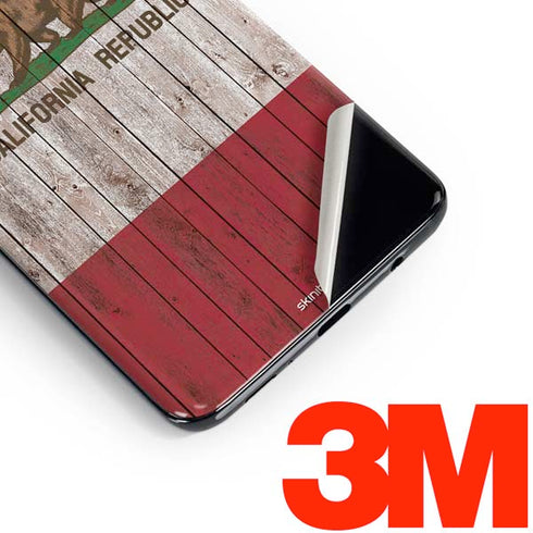 California Flag Dark Wood Galaxy S10e Skin