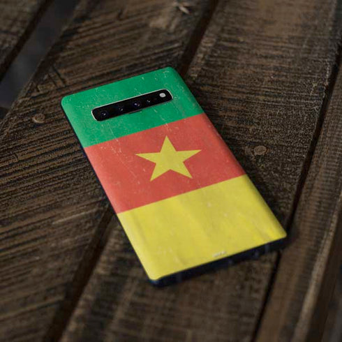 Cameroon Flag Distressed Galaxy S10 Plus Skin