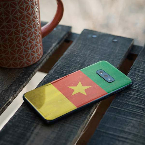 Cameroon Flag Distressed Galaxy S10e Skin