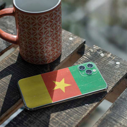 Cameroon Flag Distressed iPhone 11 Pro Skin