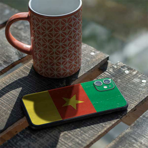 Cameroon Flag Distressed iPhone 11 Skin