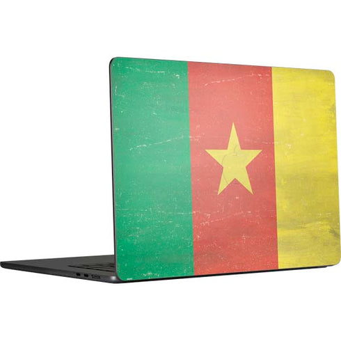 Cameroon Flag Distressed MacBook Air 15 in (2023) Skin