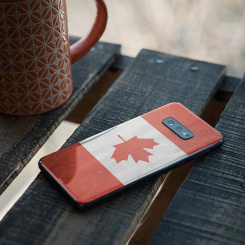 Canada Flag Distressed Galaxy S10e Skin