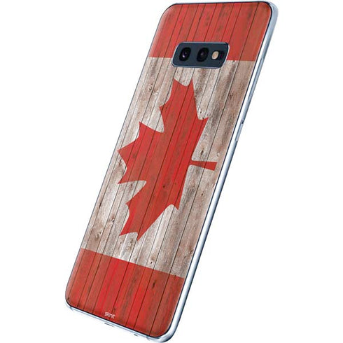 Canadian Flag Dark Wood Galaxy S10e Skin