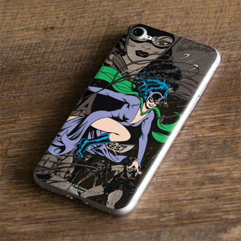 DC Comics Catwoman Vintage Action Pose Pattern iPhone 8 Skin
