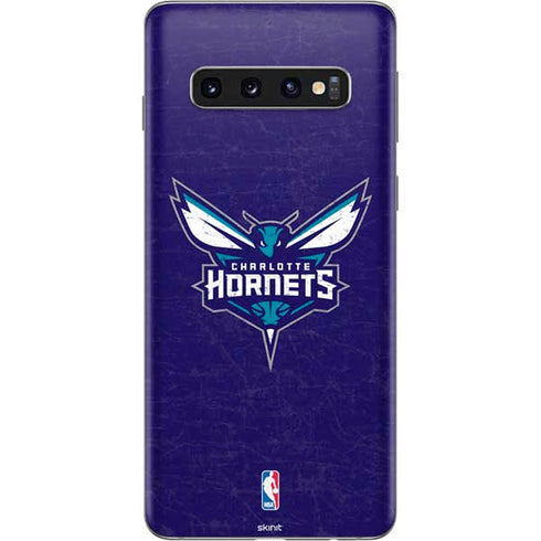 NBA Charlotte Hornets Distressed-Purple Galaxy S10 Skin