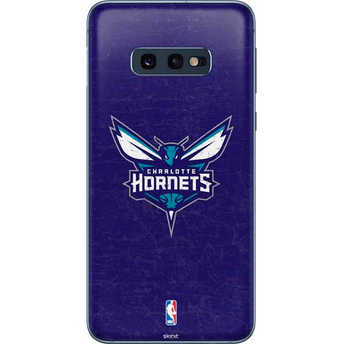 NBA Charlotte Hornets Distressed-Purple Galaxy S10e Skin