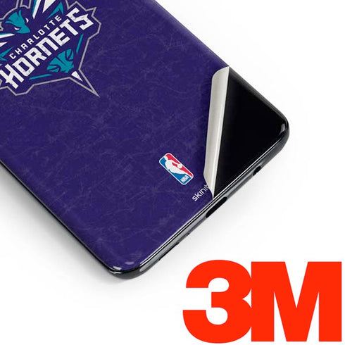 NBA Charlotte Hornets Distressed-Purple Galaxy S10e Skin