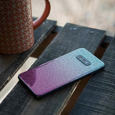 Cheetah Print Purple and Blue Galaxy S10e Skin