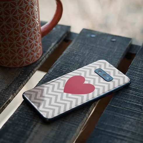 Chevron Heart Galaxy S10e Skin
