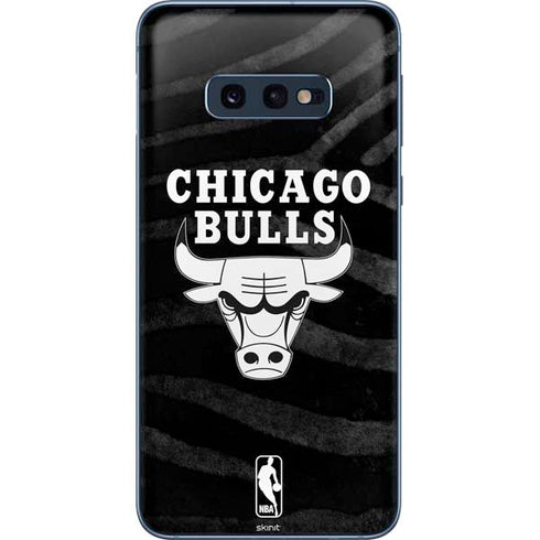 NBA Chicago Bulls Black Animal Print Galaxy S10e Skin