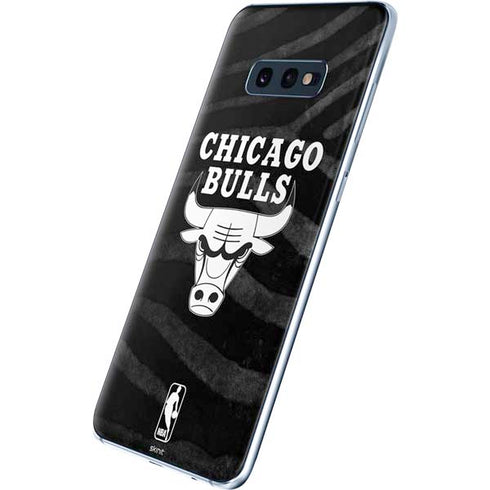 NBA Chicago Bulls Black Animal Print Galaxy S10e Skin