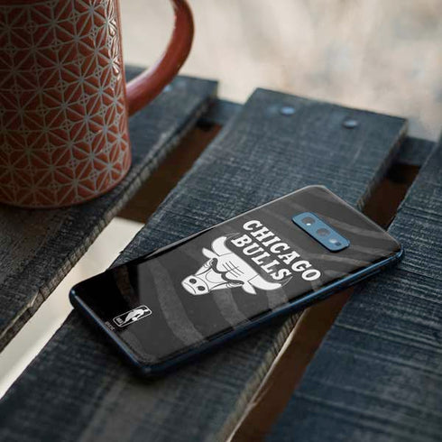 NBA Chicago Bulls Black Animal Print Galaxy S10e Skin