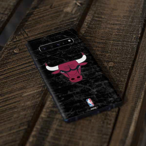 NBA Chicago Bulls Black Distressed Galaxy S10 Plus Skin