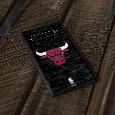 NBA Chicago Bulls Black Distressed Galaxy S10 Skin