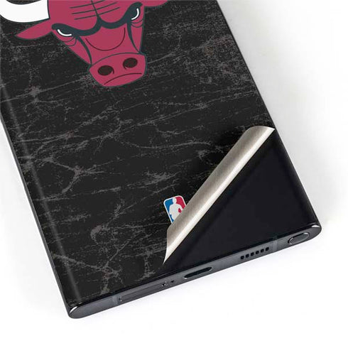 NBA Chicago Bulls Black Distressed Galaxy S22 Ultra Skin