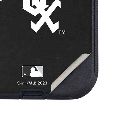 MLB Chicago White Sox - Solid Distressed Otterbox Defender iPhone Skin