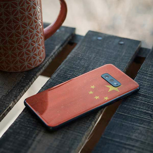 Chinese Flag Distressed Galaxy S10e Skin