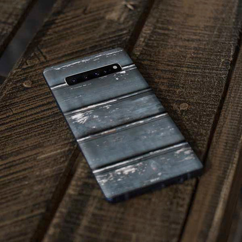 Chipped Blue Wood Galaxy S10 Plus Skin