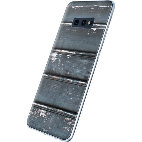Chipped Blue Wood Galaxy S10e Skin