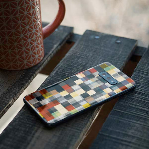 Chromatic 09 Galaxy S10e Skin