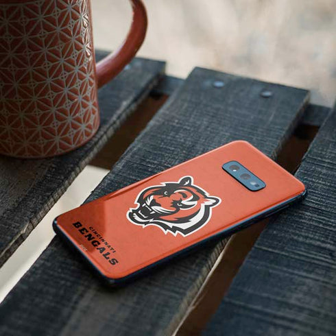 NFL Cincinnati Bengals - Alternate Distressed Galaxy S10e Skin