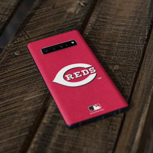 MLB Cincinnati Reds - Solid Distressed Galaxy S10 Plus Skin