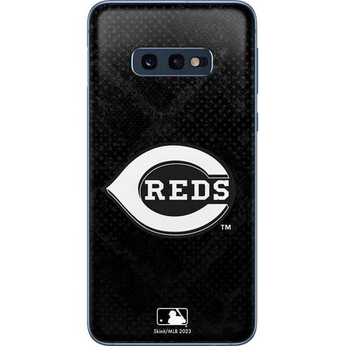 MLB Cincinnati Reds Dark Wash Galaxy S10e Skin