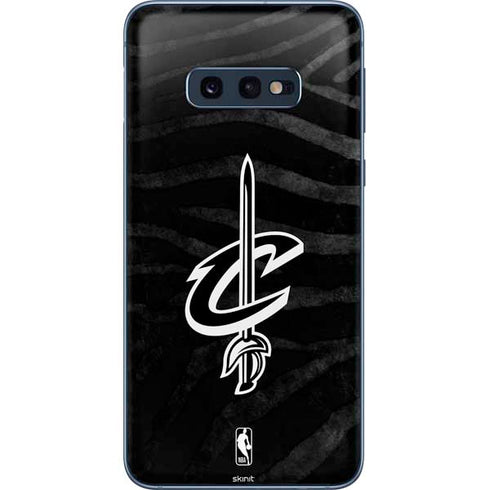 NBA Cleveland Cavaliers Black Animal Print Galaxy S10e Skin
