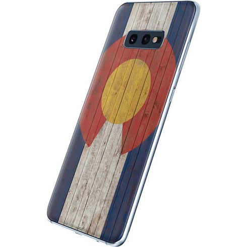Colorado Flag Dark Wood Galaxy S10e Skin