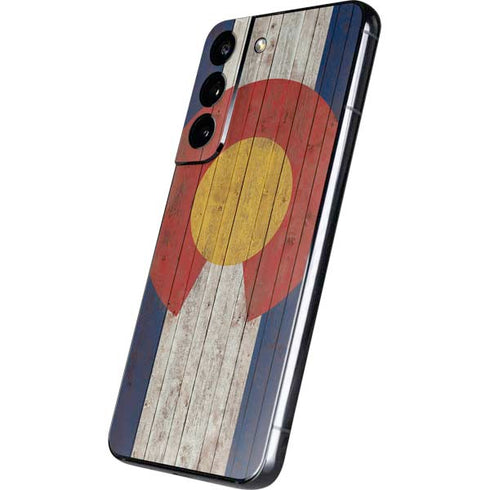 Colorado Flag Dark Wood Galaxy S22 Skin