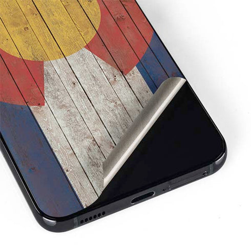 Colorado Flag Dark Wood Galaxy S22 Skin