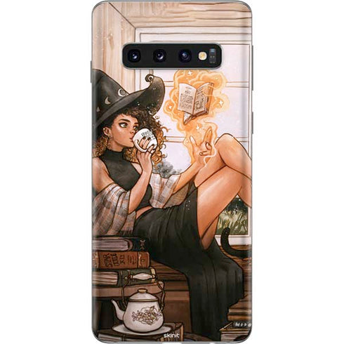 Cozy Autumn Library Witch with Cat and Coffee by Ivy Dolamore Galaxy S10 Skin
