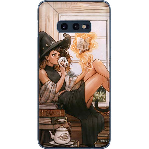 Cozy Autumn Library Witch with Cat and Coffee by Ivy Dolamore Galaxy S10e Skin