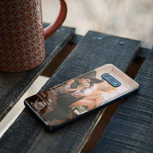 Cozy Autumn Library Witch with Cat and Coffee by Ivy Dolamore Galaxy S10e Skin