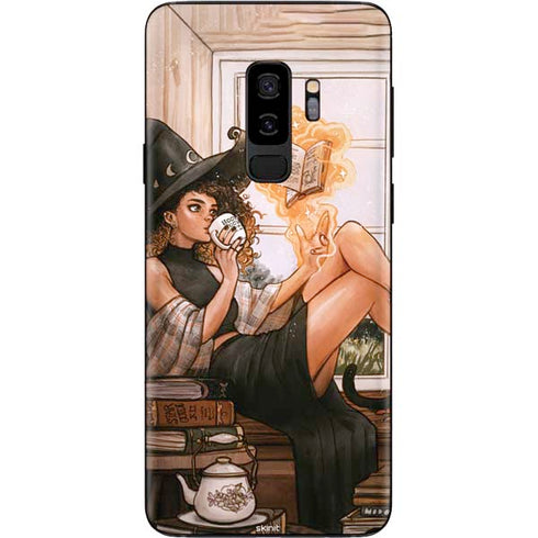 Cozy Autumn Library Witch with Cat and Coffee by Ivy Dolamore Galaxy S9 Plus Skin