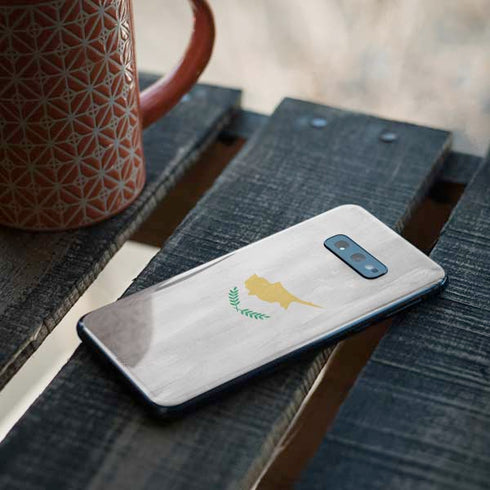 Cyprus Flag Distressed Galaxy S10e Skin