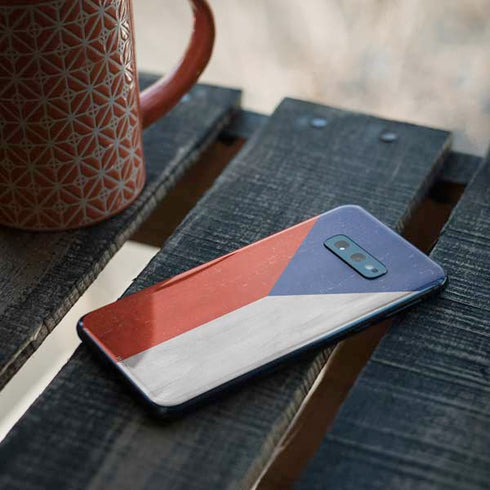 Czech Republic Flag Distressed Galaxy S10e Skin