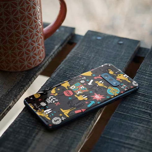 Looney Tunes Daffy Duck Patches Galaxy S10e Skin