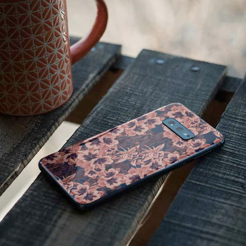 Dark Tapestry Floral Galaxy S10e Skin