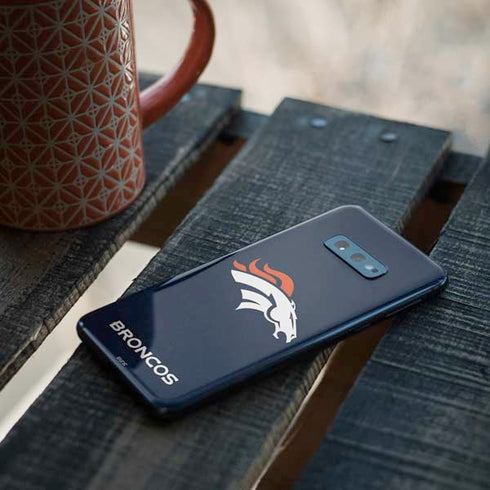 NFL Denver Broncos - Distressed Galaxy S10e Skin